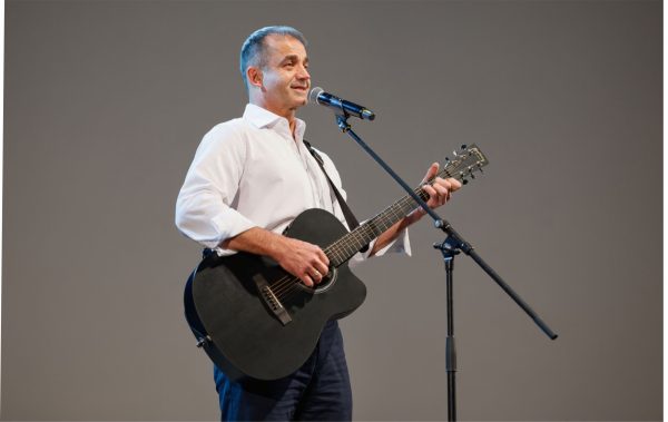 Дмитрий Певцов