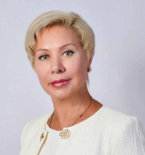 Нина Попова