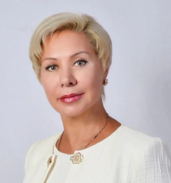 Нина Попова